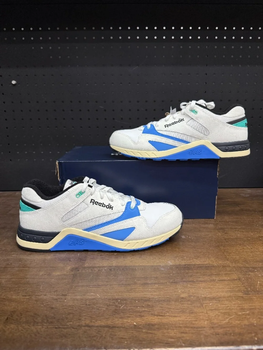 New W/ Box! Men's Reebok ERS 4000 'Chalk Kinetic Blue' White Cream Sneakers